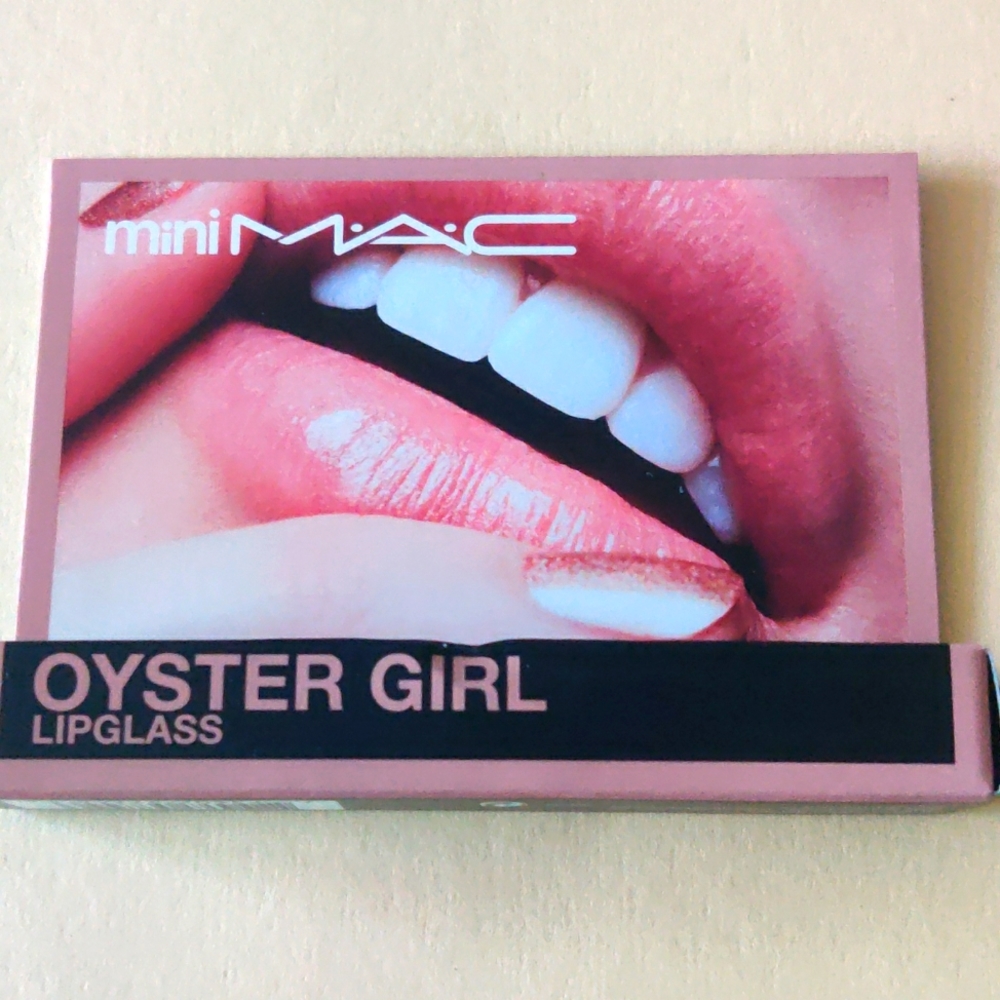 MAC Oyster Girl Lipglass 305 Oyster Girl